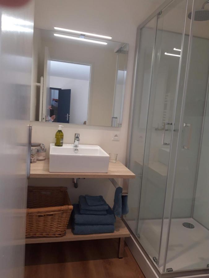 Agreables Chambres Independantes - Coutances Centre Экстерьер фото